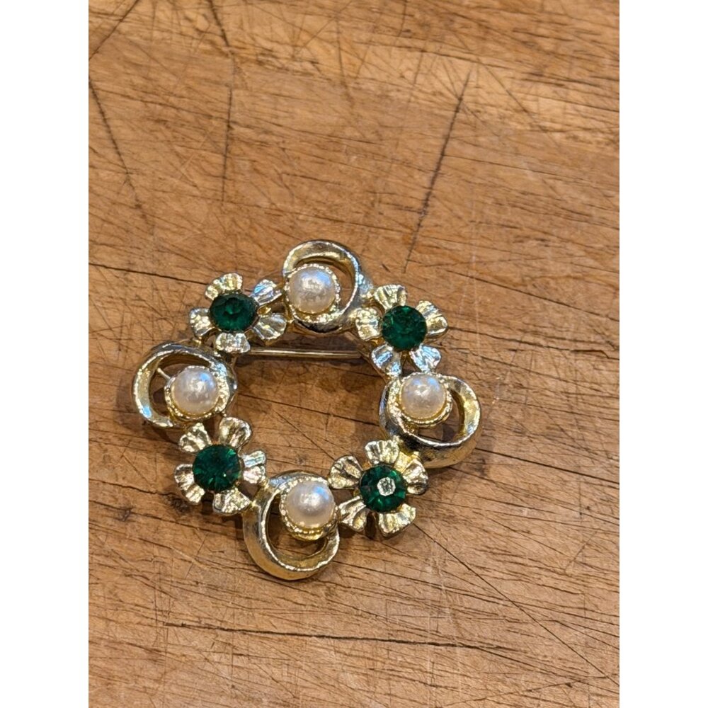 Vintage Gold-Tone Floral Brooch With Faux Pearls & Green Rhinestones Circular De - Picture 2 of 8